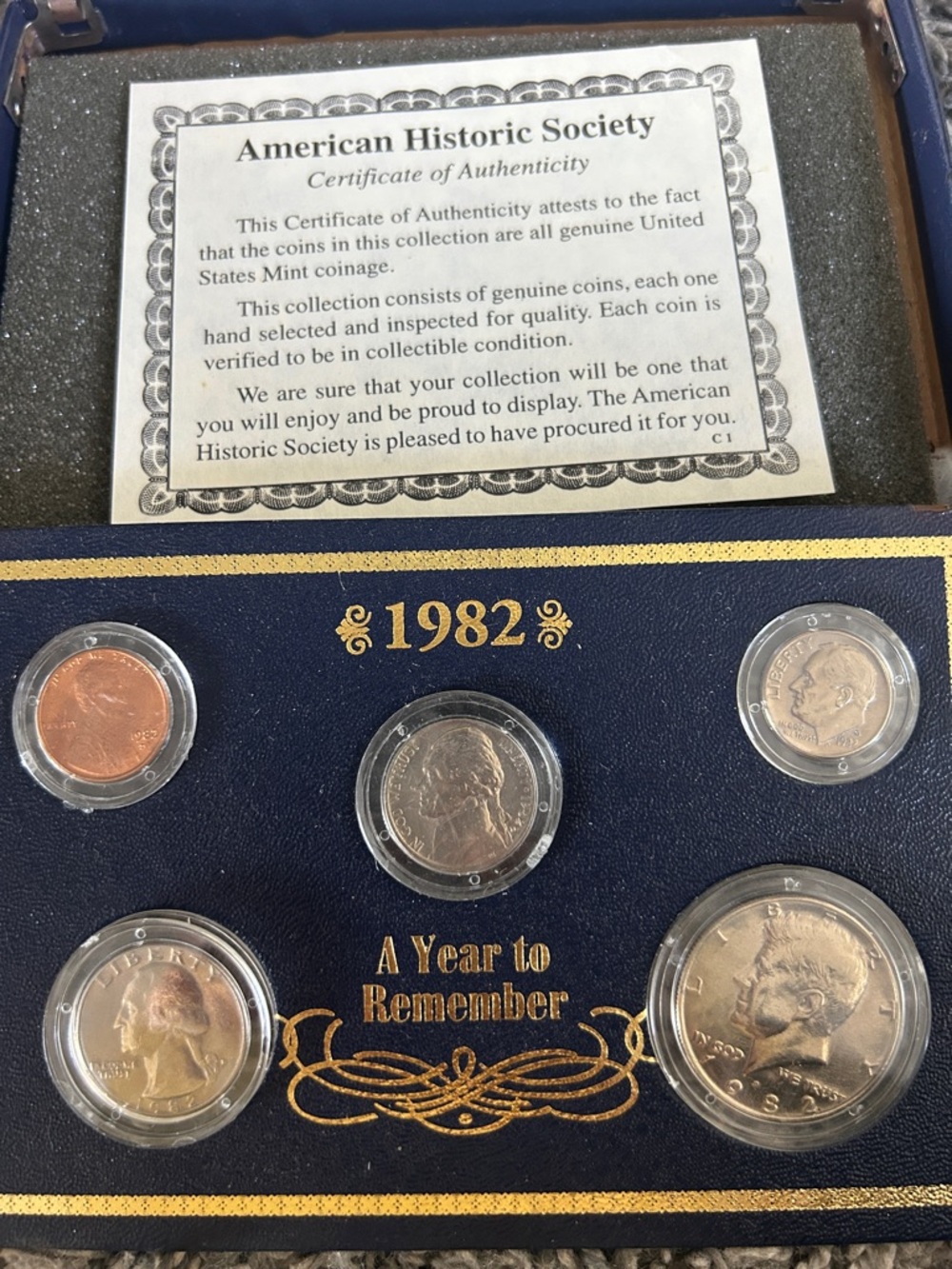 1982 Commemorative U.S. Coin Set - Blue Display Case - Picture 6 of 9